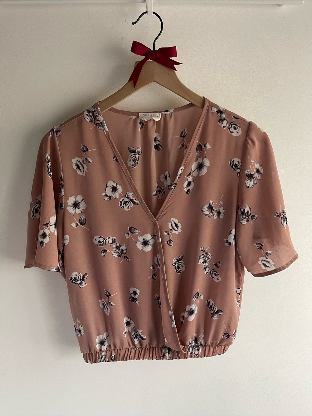 Sienna Sky Blush Floral Wrap Top V Neck Elastic Hem Cropped Blouse Size M Chic